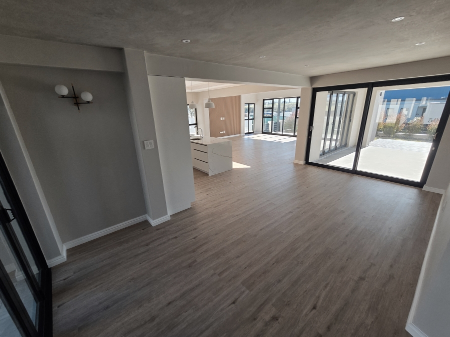 4 Bedroom Property for Sale in Kingswood Golf Estate Western Cape